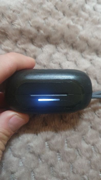 Carcasa incarcare casti jbl reflect aero wirelles .