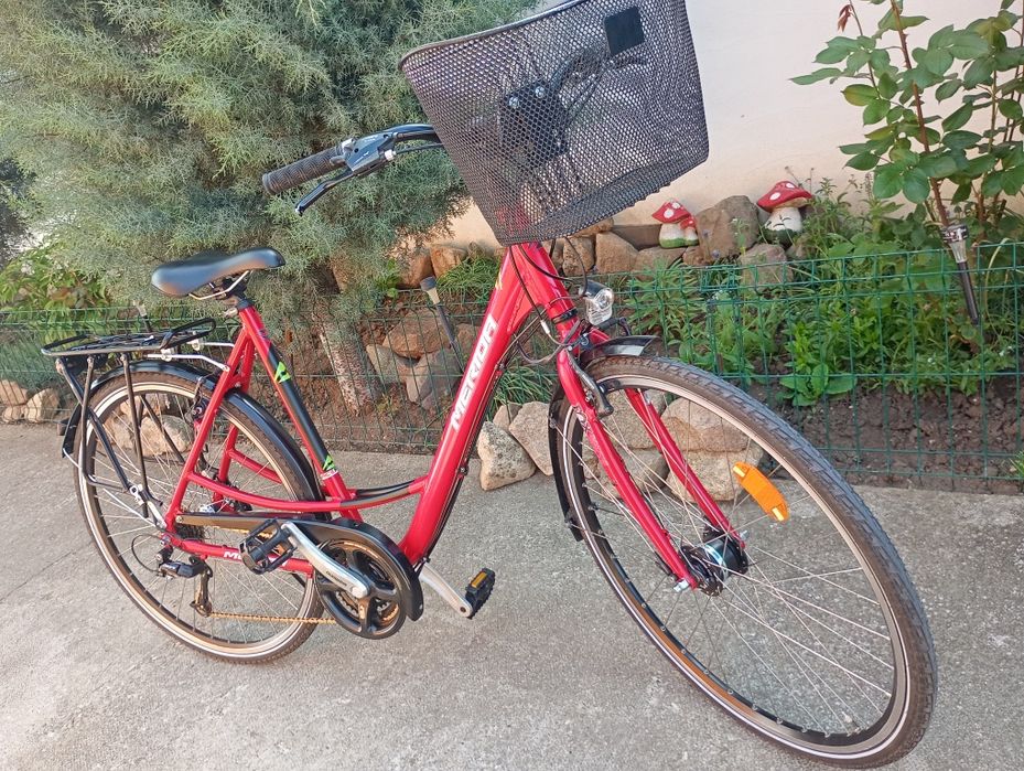 Vand bicicleta dama,roti 28,cu 21 vit,stare f buna!