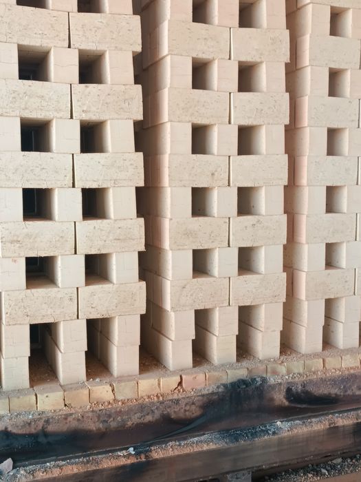 Пишган гишт ва хом гишт йетказиб берамиз