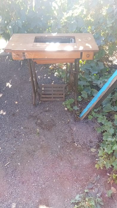 Продается швейный стол