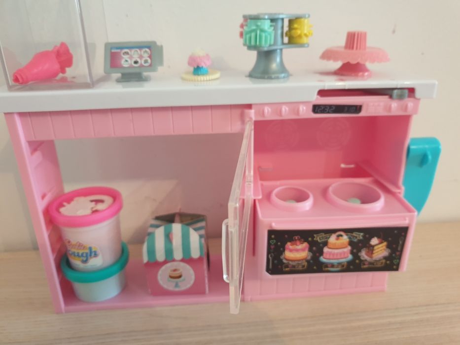 Pachet 2 Seturi Barbie Cofetar si Pizzerie Seturi Playmobil