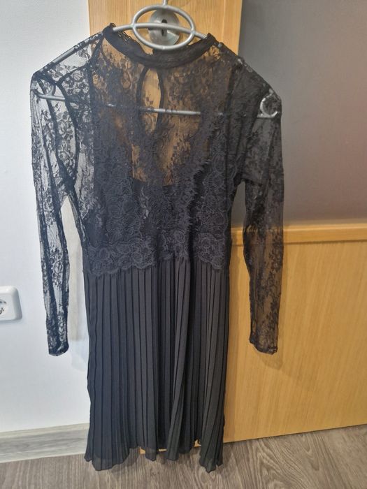 Плесирана рокля Zara