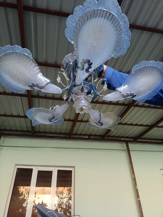 Люстра для дома в хорошем состояние