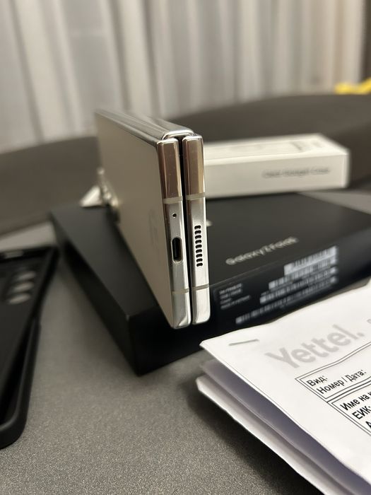 Samsung Z Fold 5 256GB 5G CREAM F946 Гаранция