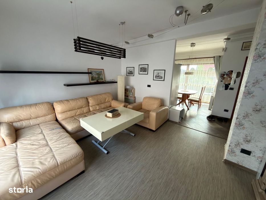 Apartament 3 camere decomandate, dispus pe două nivele