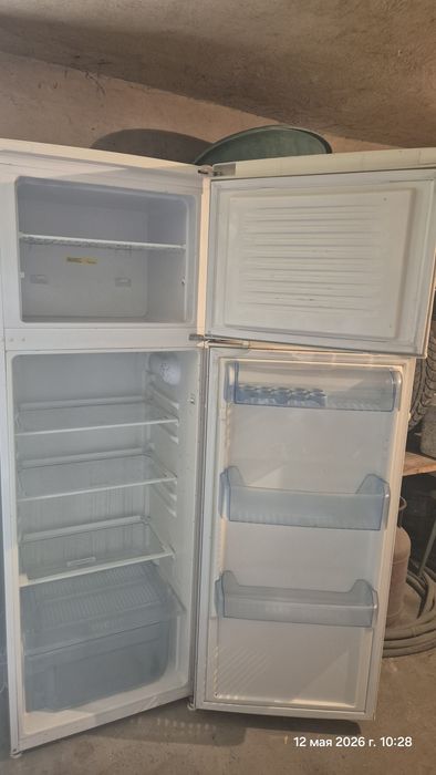 Холодильник "BEKO". Высота - 175 см.