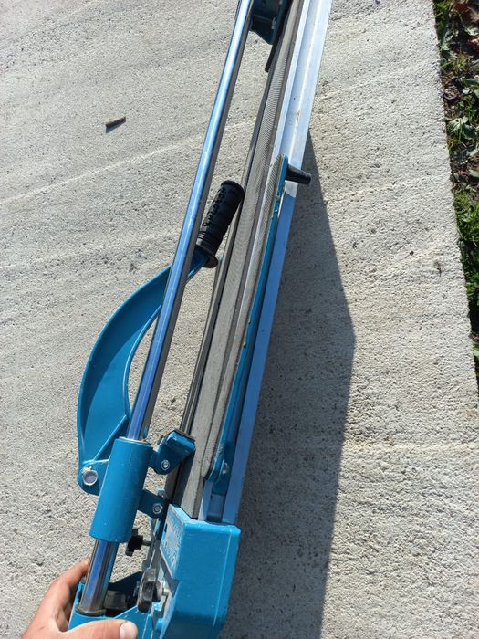 Vand masina tăiat gresie si faianta cu laser pe ea