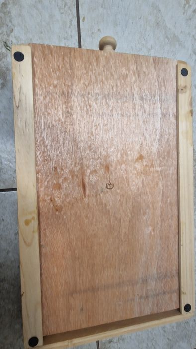 Tocător,cu tot cu tacâmuri