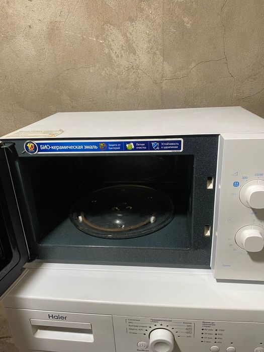 Продам Микроволновую Печь .
