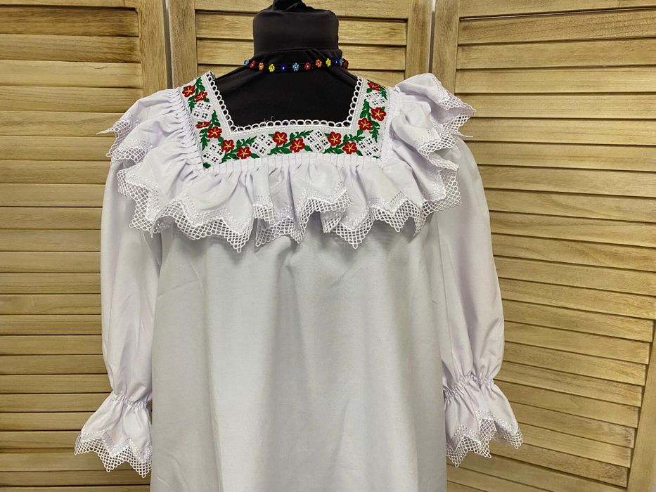 Canasa populara pe panza de Maramures pentru femei