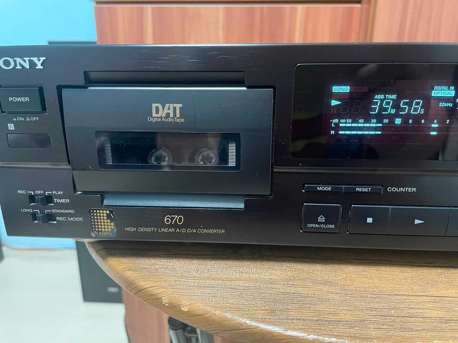 Sony DTC-670 Digital Audio Tape Deck
