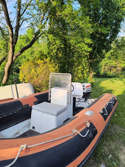 Vând barcă cu motor, RIB cu motor 20 cp Johnson 2t.