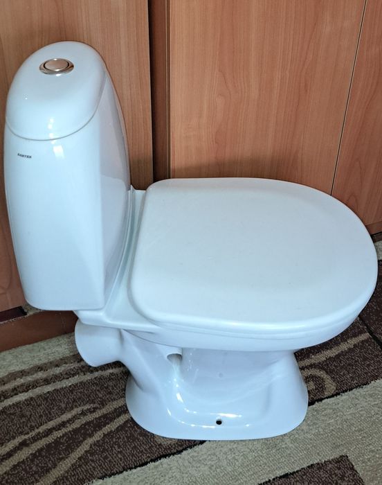 Унитазы в сборе в отличном состоянии б/у.