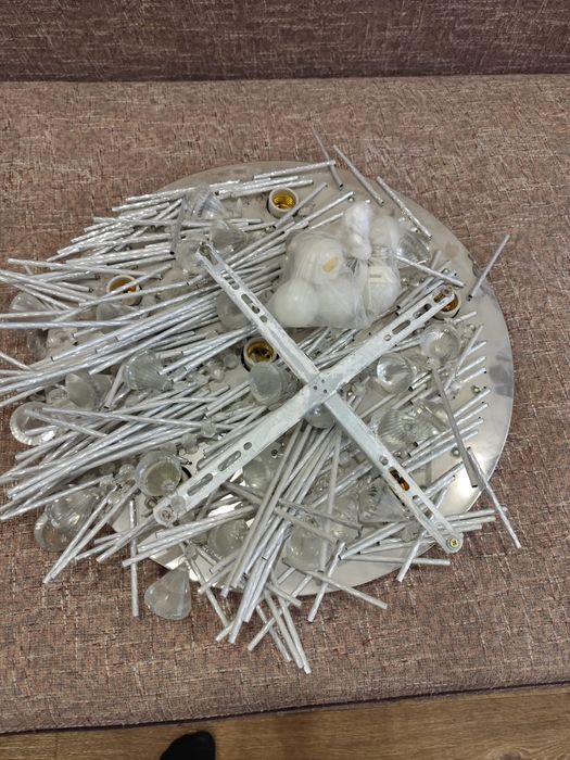 Продам люстру в хорошем состоянии.