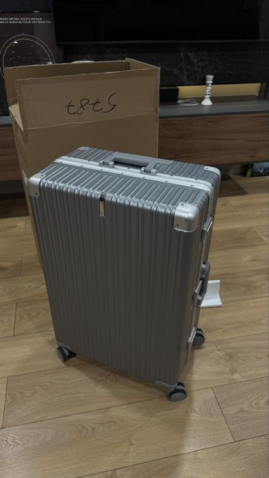 Чемодан 100 литров , ninetygo 90