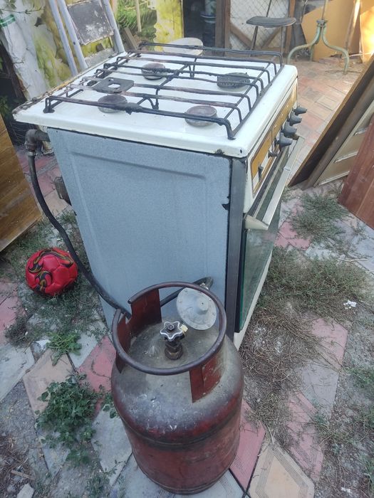 Продам газ плиту
