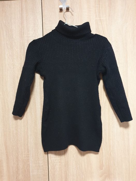 Vand pulovere negre (se vând toate la 50 de lei)