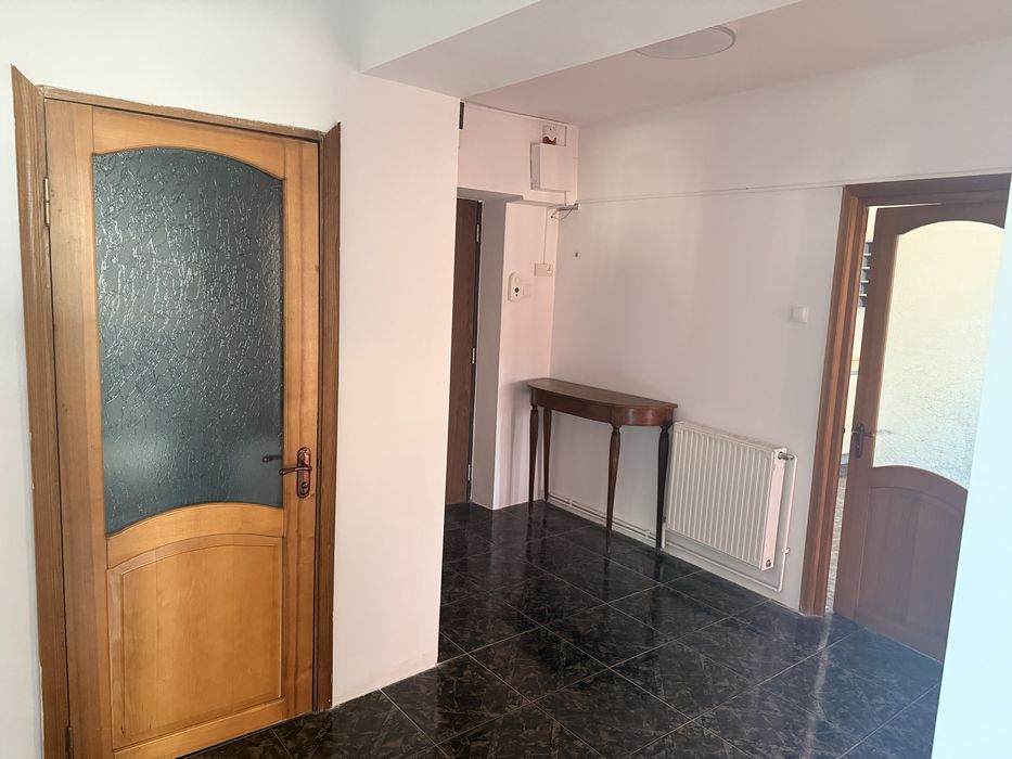 Inchiriez apartament 3 camere Piata Independentei