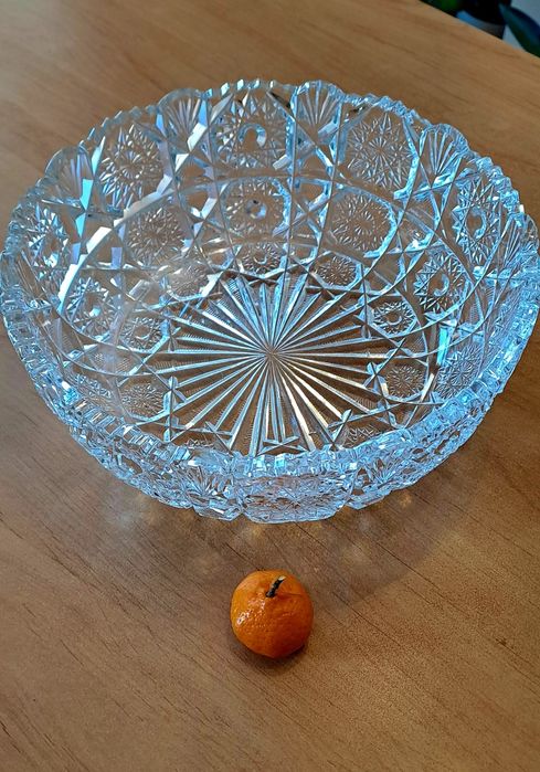 Хрустальные вазы и ладьи