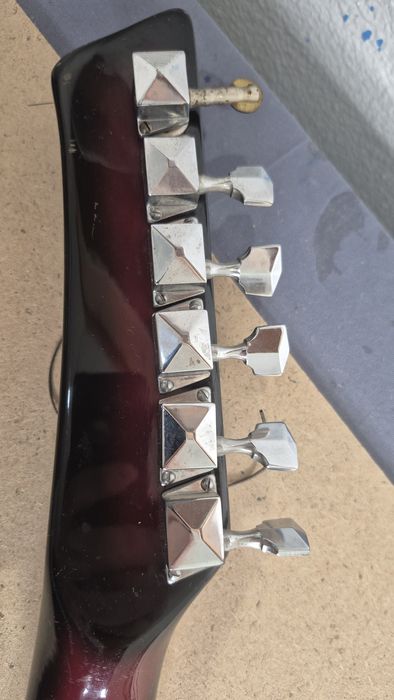 Электрогитара Урал.