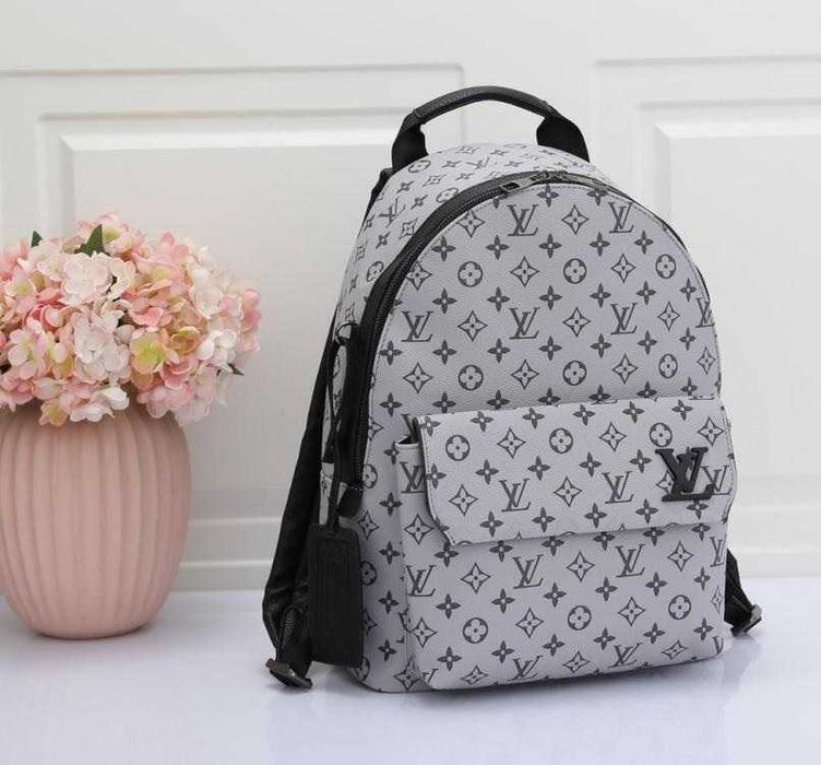 Спортни сакове Louis Vuitton, Prada нови модели