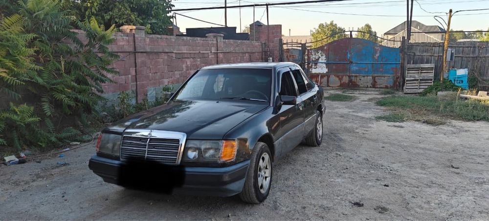 Продам машину мерседес е 320 124