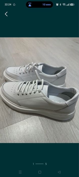 Новые белые кожаные кроссовки