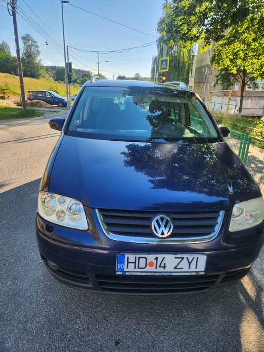 VOLKSWAGEN Touran