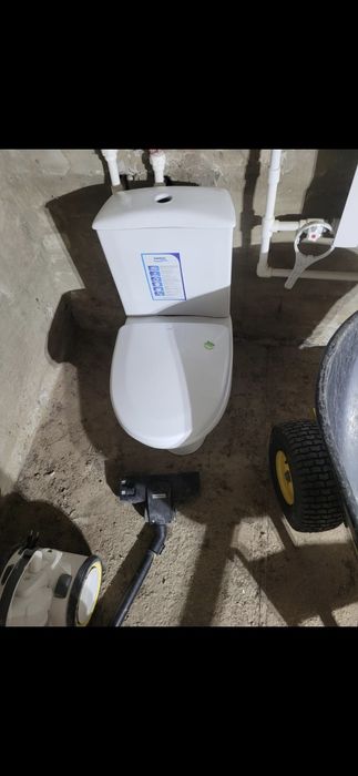 Продам унитаз. В отличном состоянии.  С бачком. Рабочий.