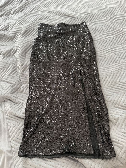 Юбка с паетками черная б/у