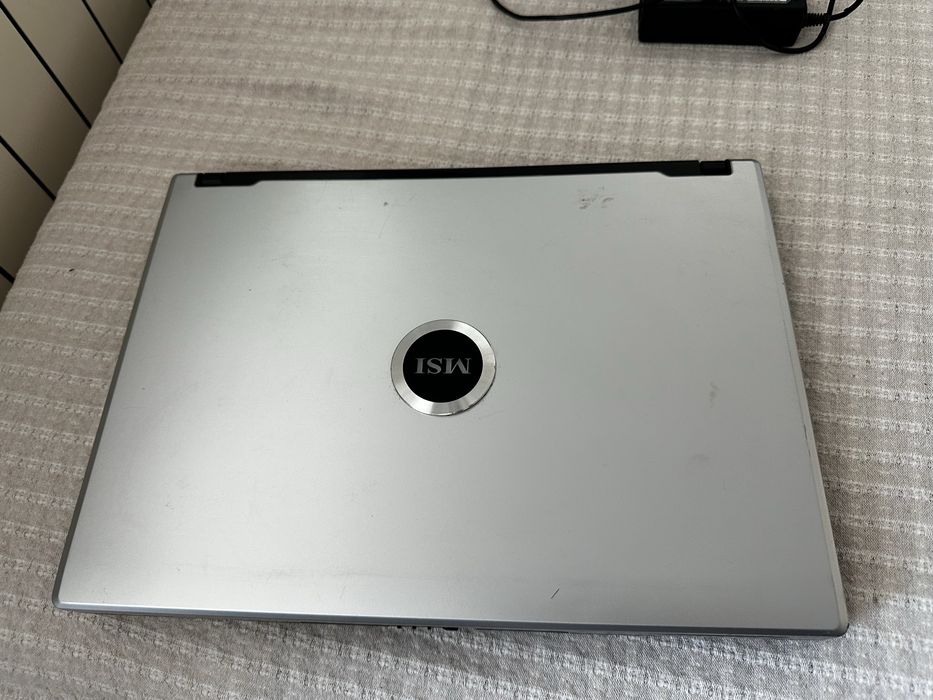 Vand laptop nefunctional pentru piese de schimb MSI model M670X