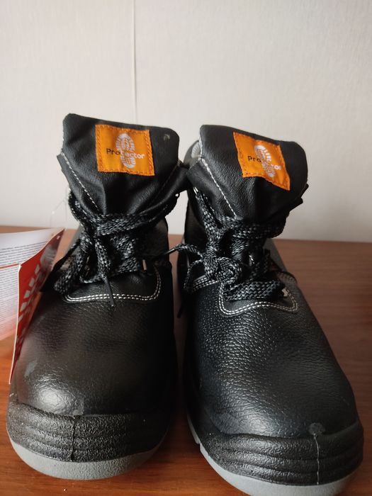 Продам ботинки новые