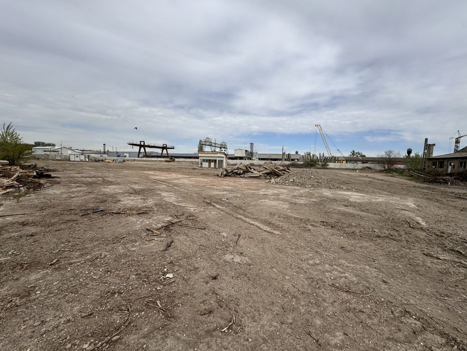 Vand teren 4100 mp pentru dezvoltare hale