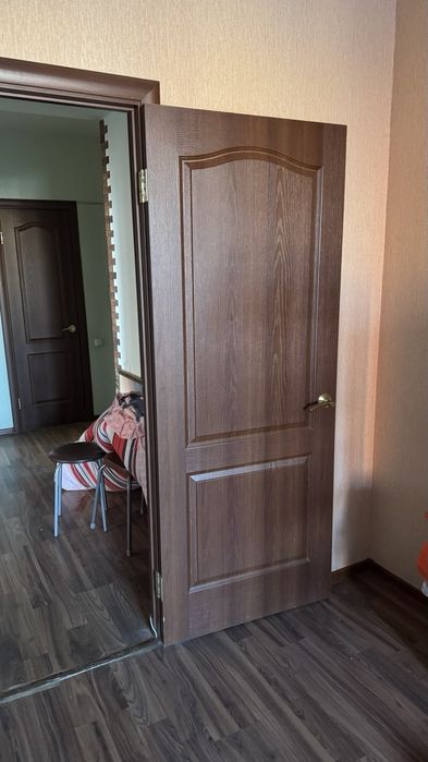 Двери межкомнатные б/у