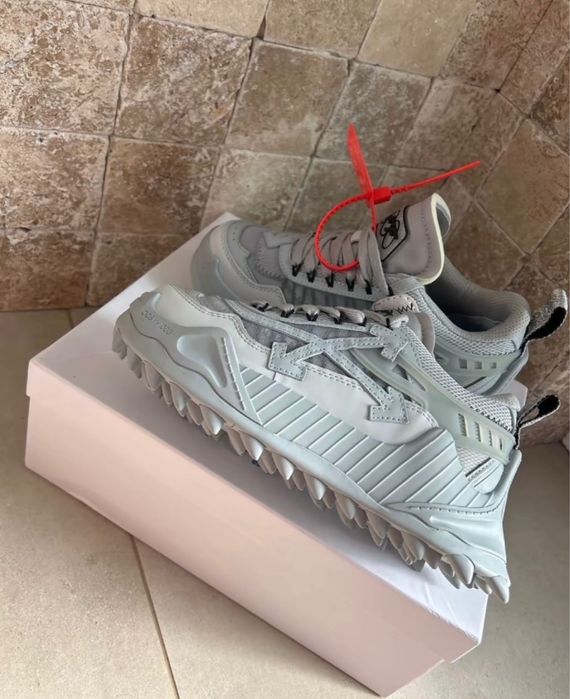 Adidasi off white odsy 1000