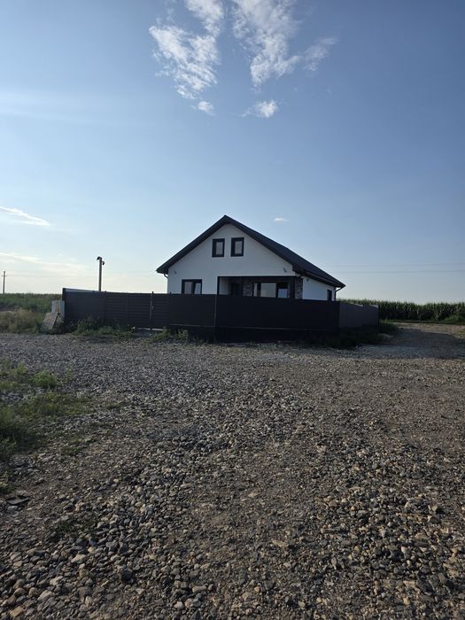 Vand casa in Valu lui Traian pe partea dreapta