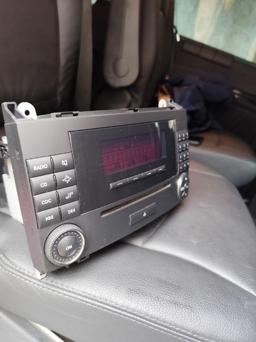 Оригинално радио Mercedes W639