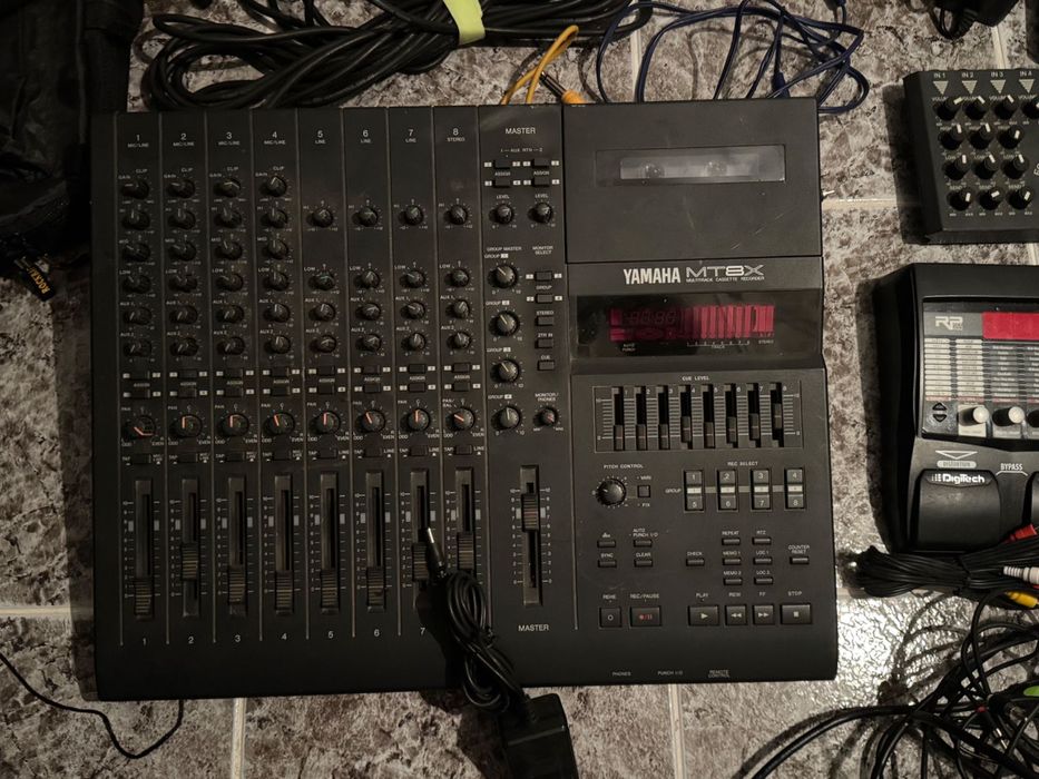 Музикални инструменти.