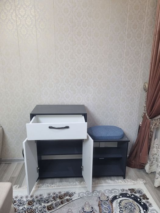 Продаётся Обувница новая.