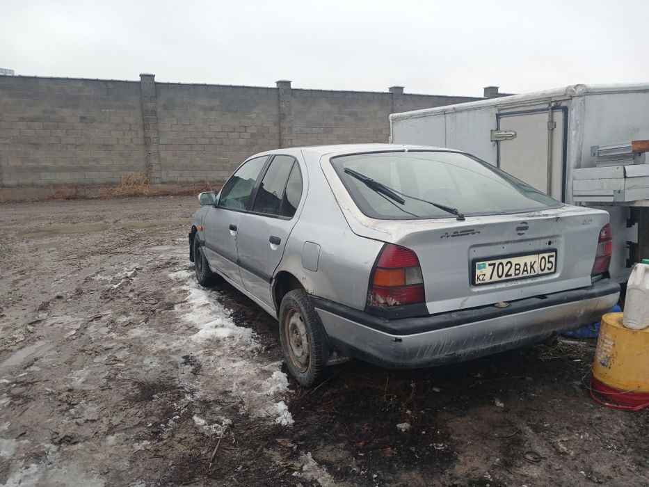 Nissan primera 1990