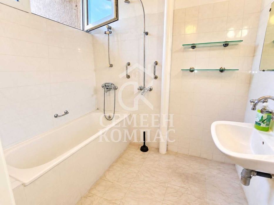 Продава се Тристаен апартамент в Пловдив, Младежки Хълм - 107 кв.м за 2141 €/кв.м - Снимка #11