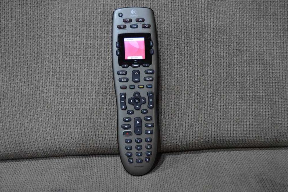 Telecomandă Universală Logitech Harmony 650 – Control Complet 8 în 1