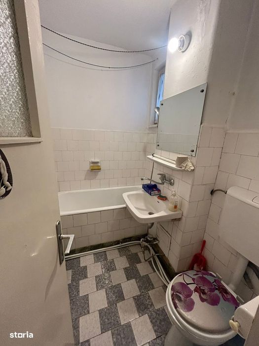 De vanzare apartament 3 camere decomandat situat in zona Starii Civile