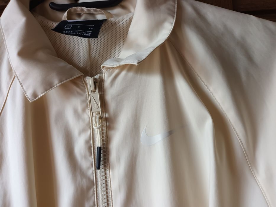 Оригинален дамски тренч NIKE, размер S