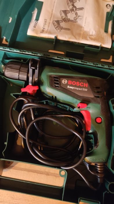 Bosch EasyImpact 550 W - Чисто нова ударна бормашина (в куфар)