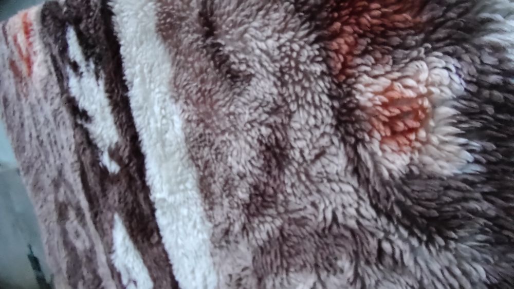 pătură groasă, dublă,200 x 180 cm.