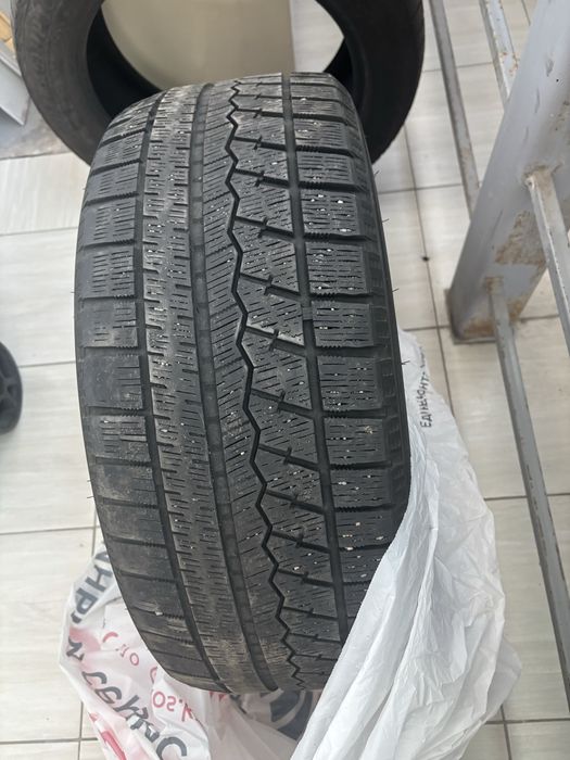 Продам 2 баллона всесезонка на 18