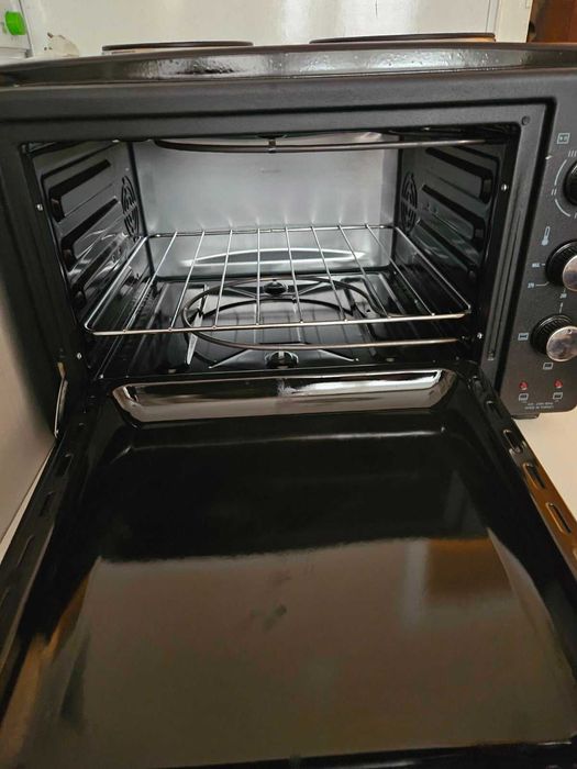 Малка готварска печка с 2 котлона и фурна