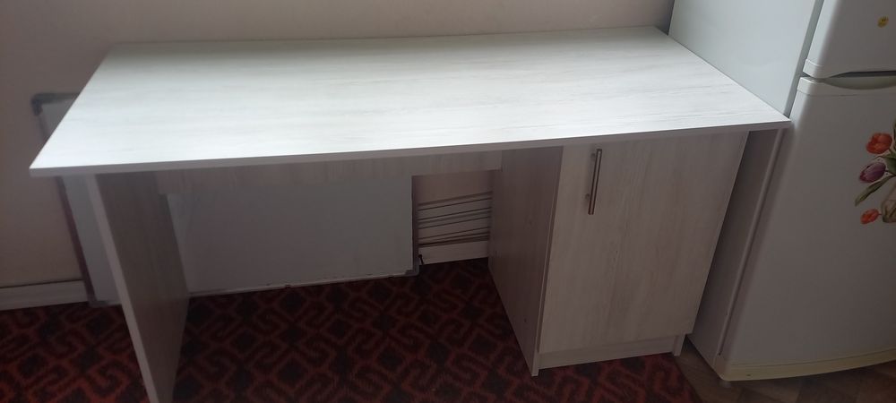 Дарс киладиган стол