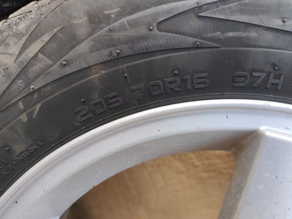 Продам титановые диски с резиной